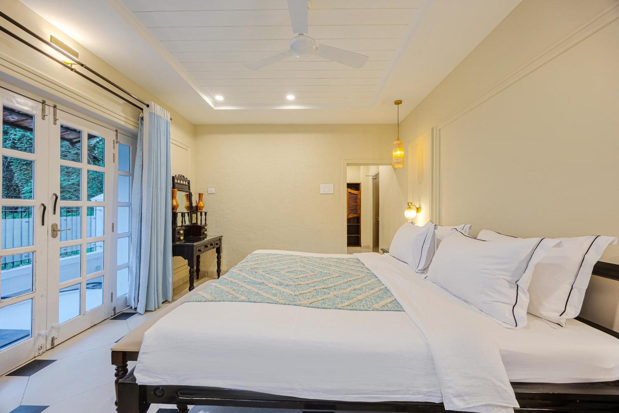 Elivaas 4 Bhk Villa Near Beach With Private Pool & Bar - Casa Boa Vida Кандолім Екстер'єр фото